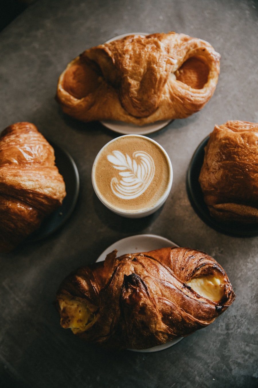 Café et viennoiseries lors d'une pause gourmande de séminaire